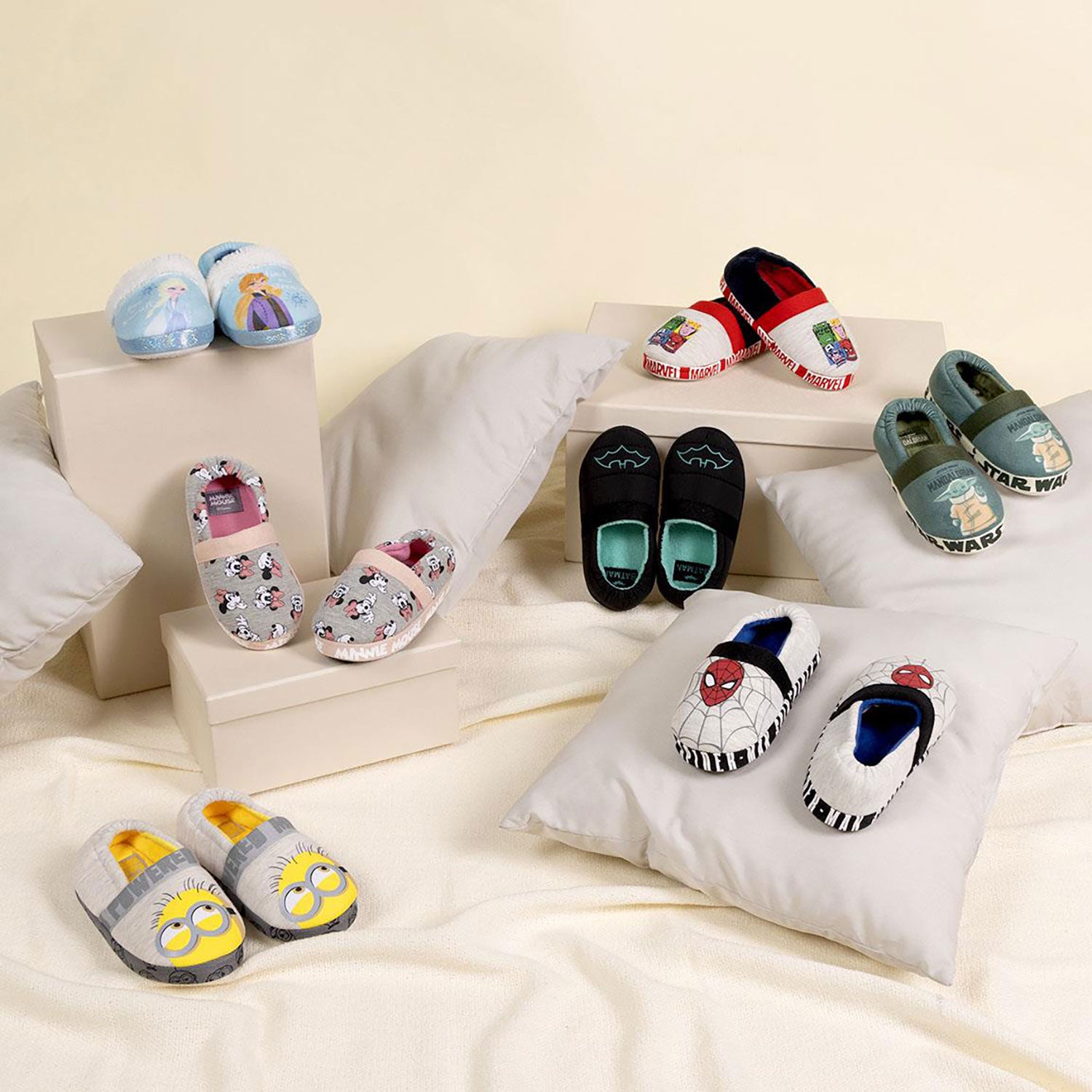 Pantofole AVENGERS Ciabatta Invernale Bambino con Elastico Pantofole AVENGERS Ciabatta Invernale Bambino con Elastico